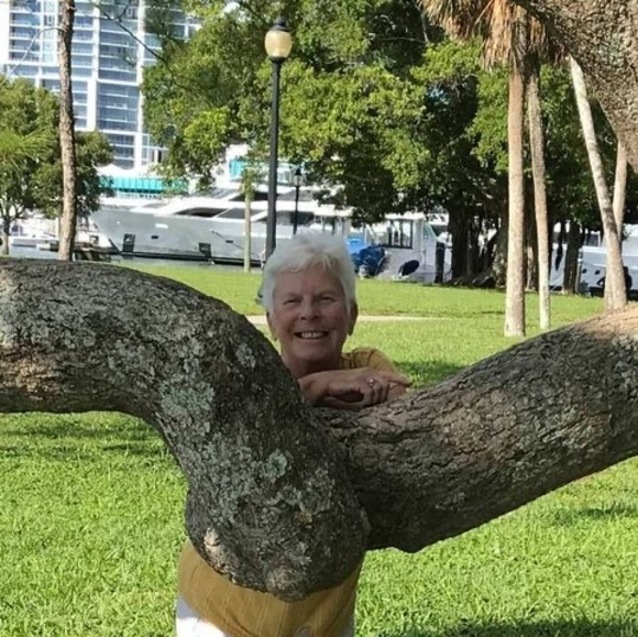 Meet your Posher, Dee - Picture 1 of 1